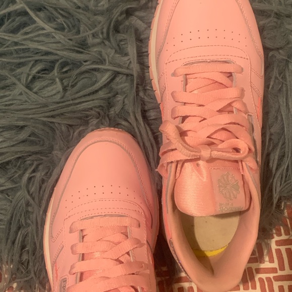 Pink Reebok Classic SOLD - Picture 2 of 3